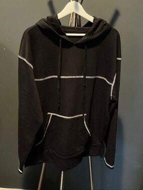 NWOT. Black Men's Pullover Hoodie with Contrast Stitching
